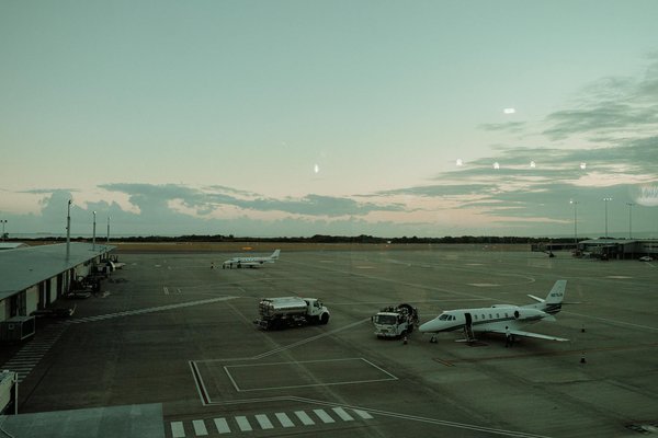 Quels sont les avantages de visiter les destinations moins connues?